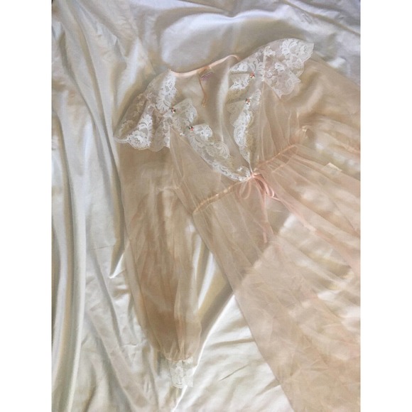 CIRCLE III Vintage Pink Robe Peignoir Large Tiered Lace Neckline Cuffs sleepwear - Picture 5 of 9